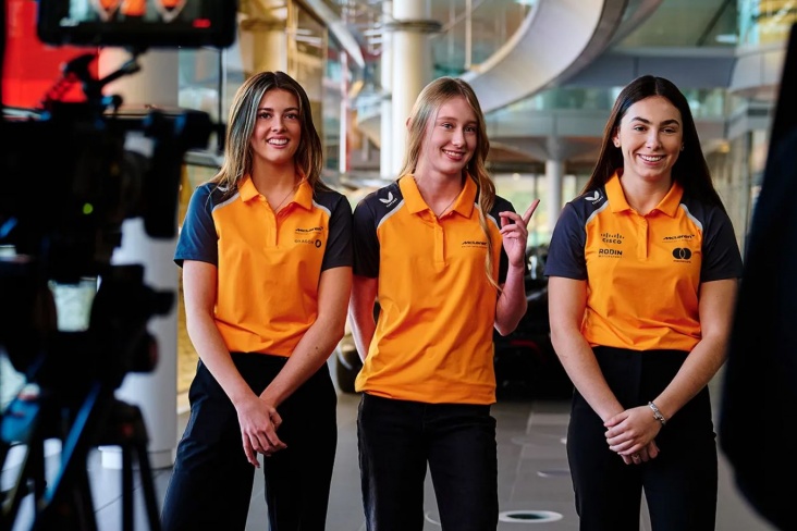 &quot;McLaren&quot; çempionun qızı ilə müqavilə bağlayıb